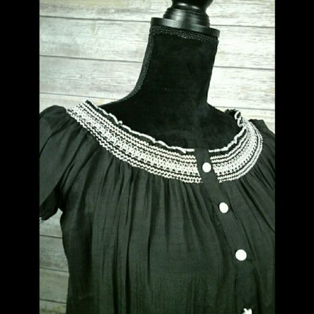 Beautiful Boho Embroidered Button Down Top - Picture 5 of 6